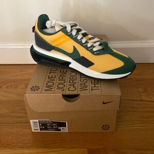 NIKE MAX PRE-DAY UNIVERSITY GOLD/GREEN. Men’s size 8 / Women’s size 9.5